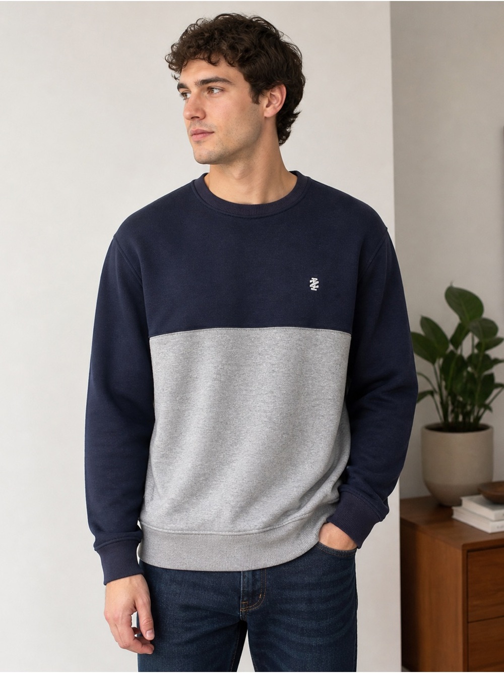 IZOD Men’s Medium Colorblock Crewneck Sweatshirt Navy Gray Performance Fleece